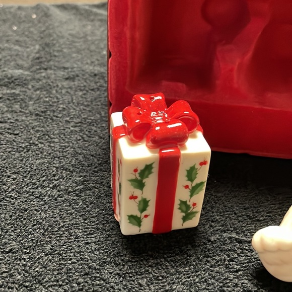 Lenox Holiday Teddy & Present Salt & Pepper Shakers - Picture 3 of 3
